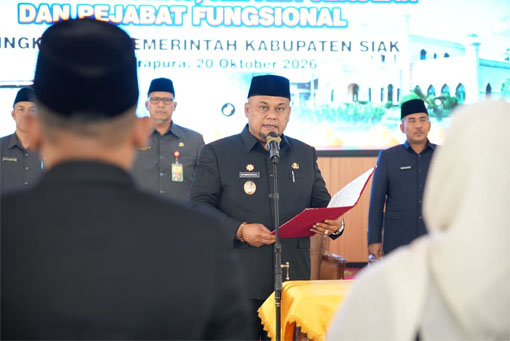 Wakil Bupati Siak, Syamsurizal, melantik dan mengambil sumpah janji 90 pejabat di lingkungan Pemerintah Kabupaten Siak. (Foto: ist)