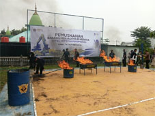 Bea Cukai Tanjungpinang  melakukan pemusnahan barang ilegal. (Foto: ist)