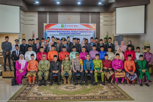 Foto bersama pelantik dan mengambil sumpah/janji pejabat di lingkungan Pemerintah Kabupaten Kepulauan Meranti. (Foto: ist)