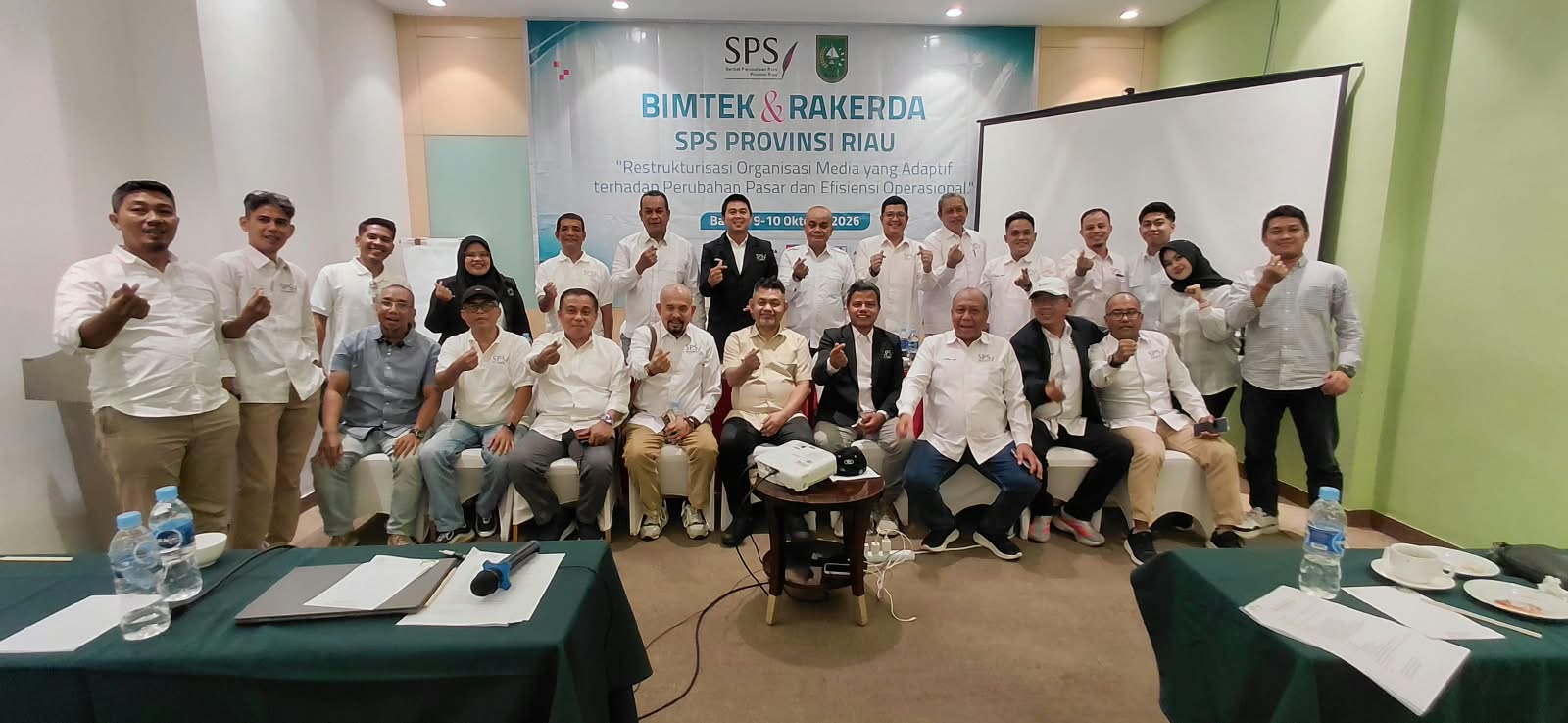 Foto bersama pengurus SPS Cabang Provinsi Riau